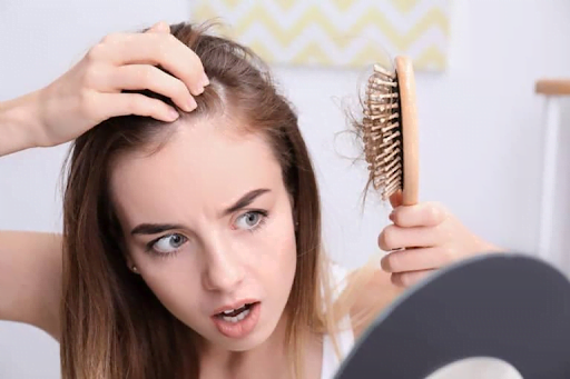 Thiếu hụt Collagen khiến tóc dễ gãy rụng
