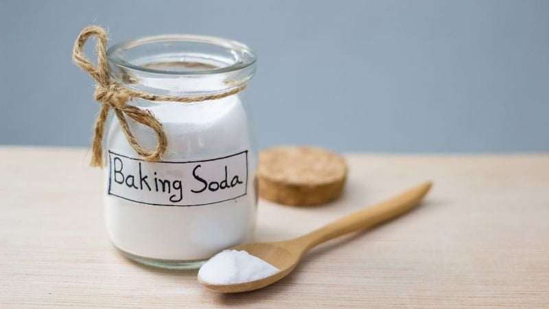 Tất tần tật những cách trị tóc bết hiệu quả ngay tại nhà 5 Việc dùng Baking Soda giúp giảm tình trạng bết tóc