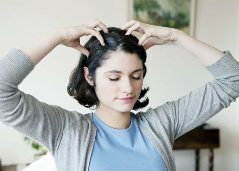 Massage da đầu giúp giảm tình trạng rụng tóc và hói đầu