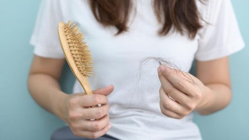 Rụng tóc sau sinh cần bổ sung vitamin gì? 4 Căng thẳng gây rụng tóc sau sinh