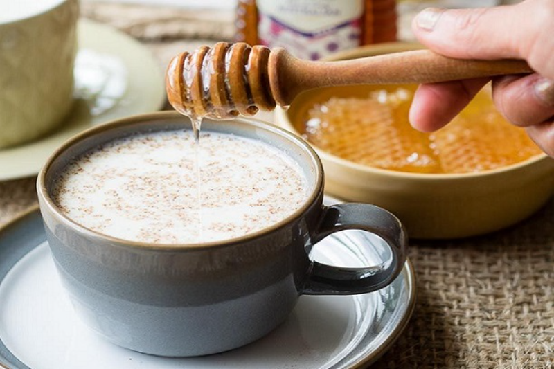 Tổng hợp 10 thức uống giảm stress và căng thẳng hiệu quả nhất 8 Nước mật ong ấm giúp giảm căng thẳng thần kinh, giúp cơ thể giảm cảm giác mệt mỏi và tăng sức đề kháng hiệu quả