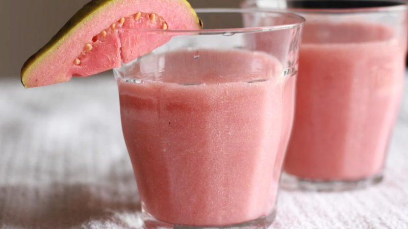 Nước ép ổi hồng cùng collagen thủy phân