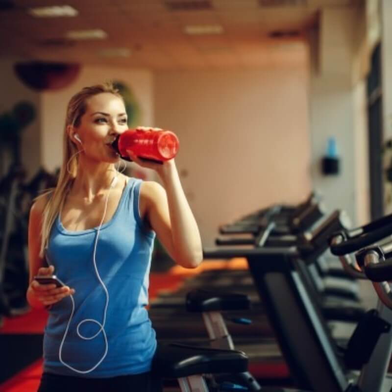 Nên uống nước uống khi tập gym đúng cách để tăng hiệu quả tập luyện