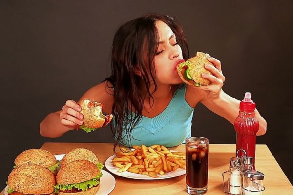 Codeage giải đáp thắc mắc: Da mặt mỏng có tốt không? 5 Da mặt mỏng do thói quen sinh hoạt, ăn uống không lành mạnh