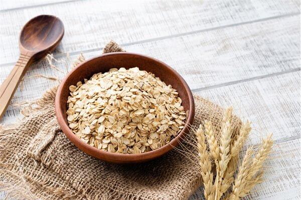 Da quá khô phải làm sao? Nguyên nhân và cách giải quyết 8 Bột yến mạch giúp da giải phóng căng thẳng