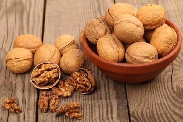 Người thiếu máu não nên ăn gì? TOP 9 thực phẩm không nên bỏ qua 11 Hạt óc chó giúp lưu thông máu tốt hơn