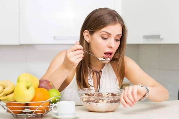 Ăn không hấp thụ phải làm sao? Tổng quan hội chứng kém hấp thụ 8 Ăn uống đúng giờ