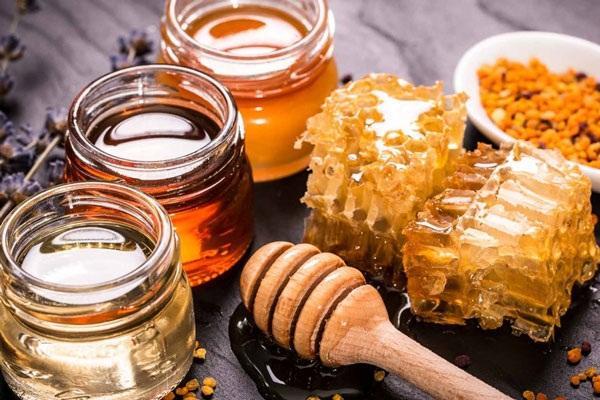 Sử dụng mật ong để bổ sung đường cho cơ thể
