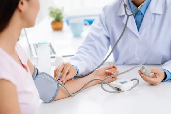 Một vài triệu chứng thiếu máu não phổ biến và cách phòng ngừa 9 Thiếu máu não cần được thăm khám và kiểm tra các bệnh nền liên quan