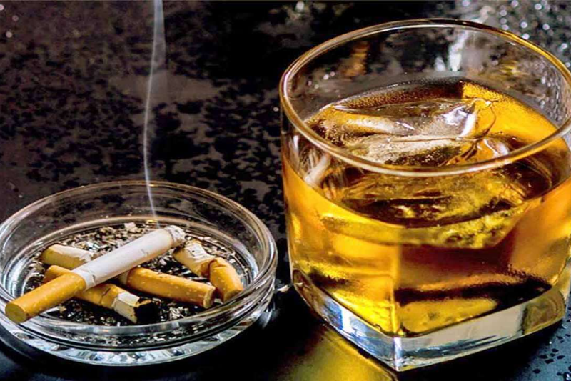 Một số loại thực phẩm: đồ có cồn, đồ ăn nhanh, đường,... khiến tóc rụng nhiều hơn Một số loại thực phẩm: đồ có cồn, đồ ăn nhanh, đường,... khiến tóc rụng nhiều hơn
