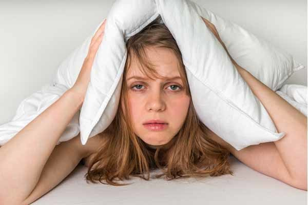 Một vài triệu chứng thiếu máu não phổ biến và cách phòng ngừa 7 Thiếu máu não cũng gây các tình trạng như khó ngủ, mất ngủ