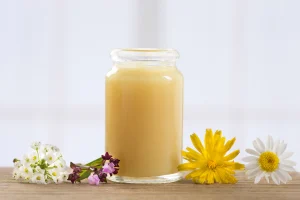 uong collagen ket hop sua ong chua
