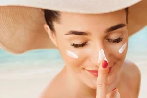 5h chiều có cần bôi kem chống nắng không