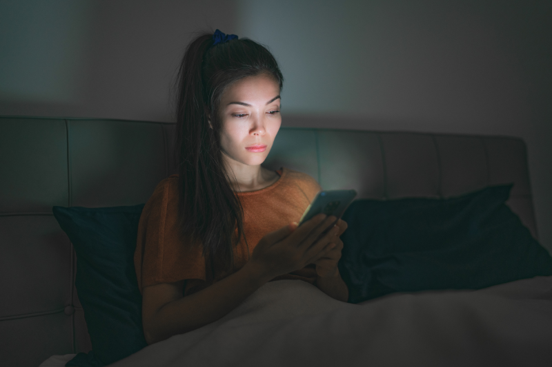 Thường xuyên thức khuya hoặc áp lực công việc cao
