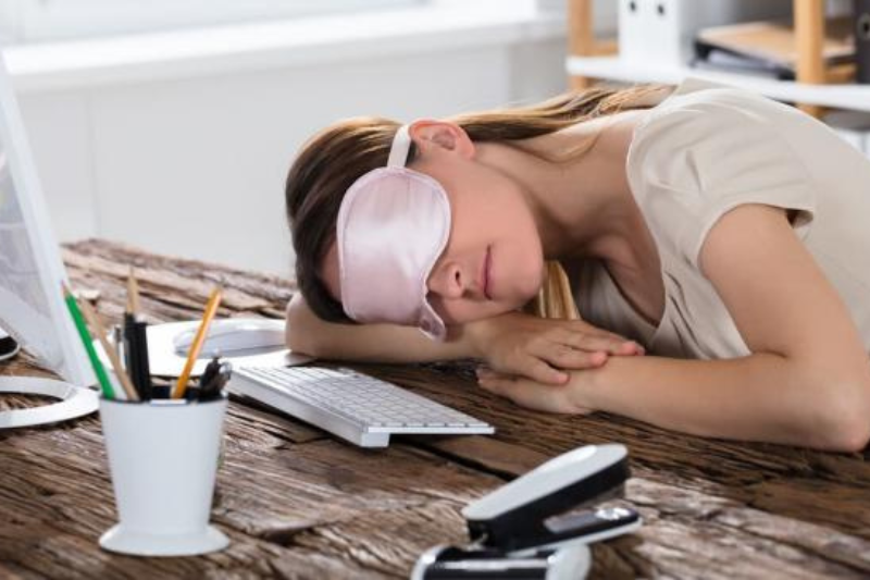 Những người làm văn phòng, học sinh, làm việc đầu óc nên ngủ trưa để tăng hiệu suất