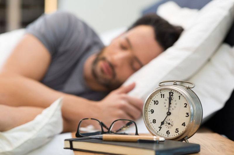 Ngủ đủ và ngủ đúng cách là một trong những cách tăng NAD+ tự nhiên hiệu quả