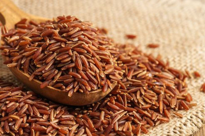 Gạo lứt giúp kiểm soát cân nặng và ổn định đường huyết