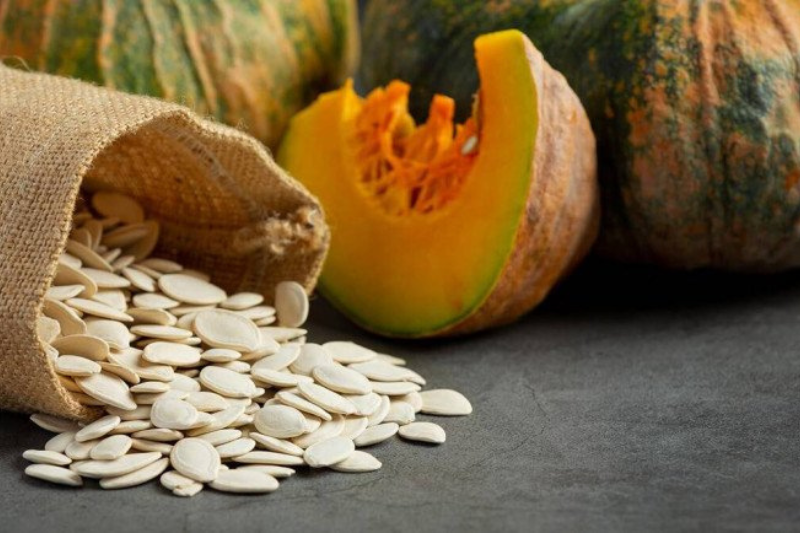 Hạt bí ngô giàu magie giúp hỗ trợ miễn dịch, giảm viêm hiệu quả