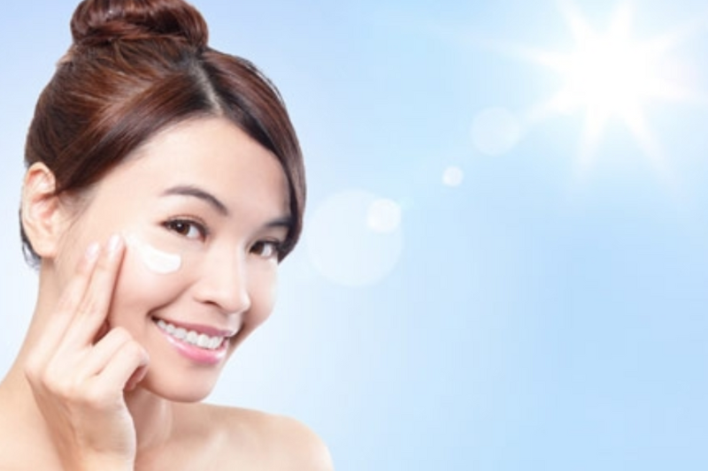 Kết hợp kem dưỡng collagen và kem chống nắng để bảo vệ da toàn diện