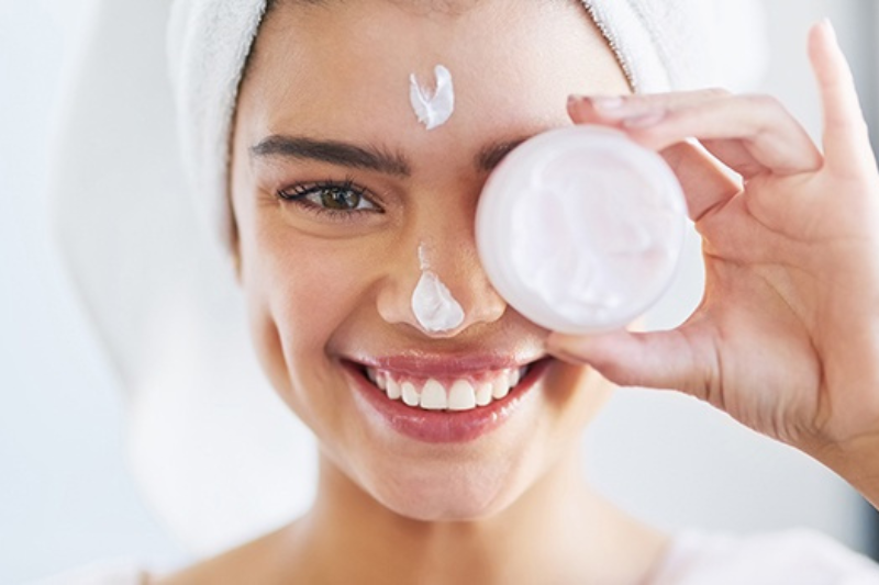 Nên thoa kem đúng thời điểm để da luôn được bảo vệ và chăm sóc hoàn toàn