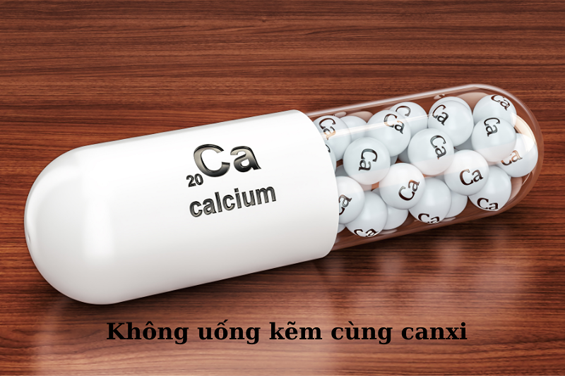 Không uống kẽm cùng canxi