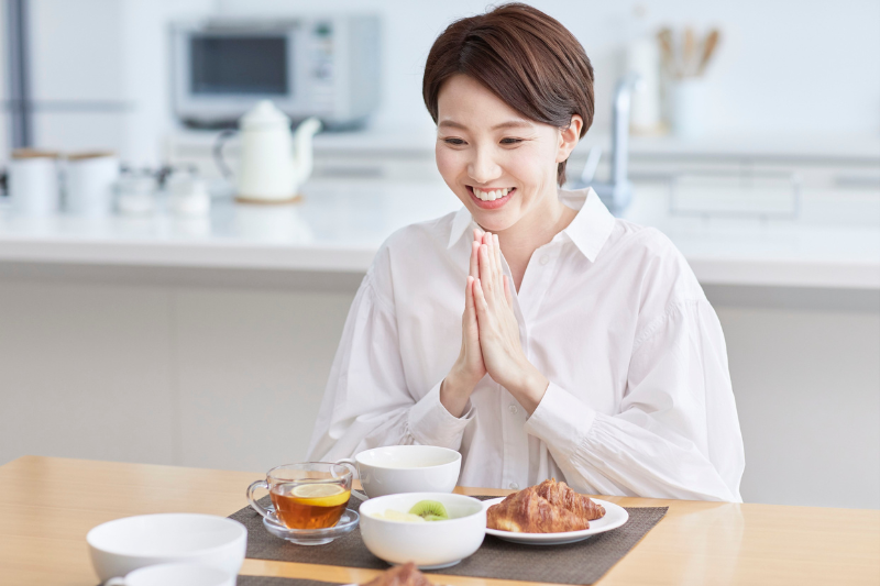 Nên uống viên collagen trước ăn sáng