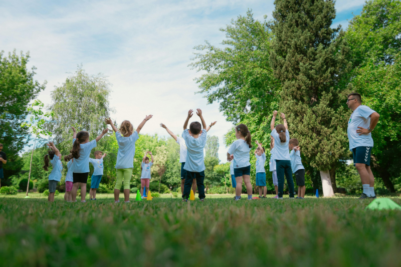 Trẻ cần duy trì thói quen lành mạnh, vận động nhẹ nhàng