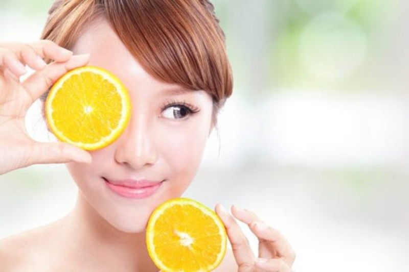 Kem chống nắng vitamin C giúp bảo vệ da, để da trông tươi tắn và đều màu hơn