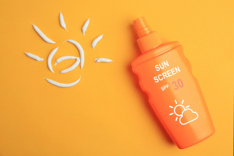 Sử dụng kem chống nắng SPF30+ mỗi ngày giúp bảo vệ da