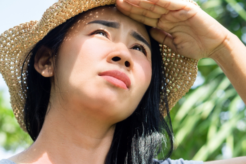 Không chống nắng đúng cách sẽ khiến cho da nhăn nheo và chảy xệ