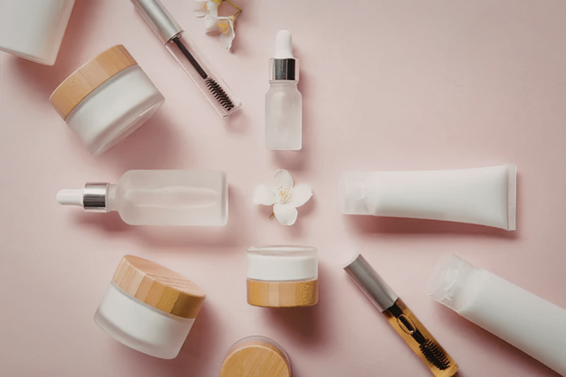 Tất tần tật các nguyên nhân gây mụn từ chuyên gia 7 Sử dụng sản phẩm chăm sóc da không phù hợp gây kích ứng