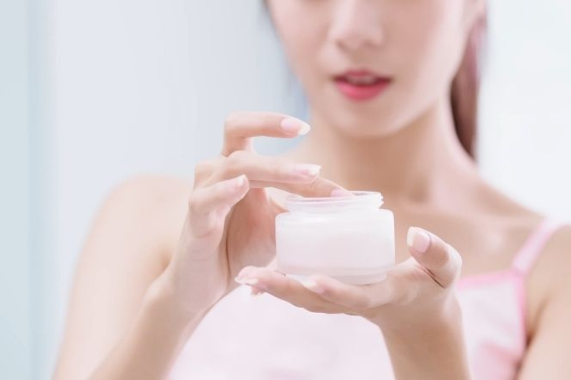 Nên ưu tiên chọn các sản phẩm dưỡng ẩm phù hợp với đặc điểm của từng làn da