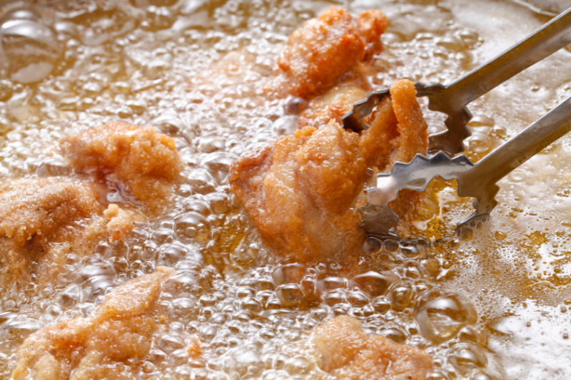 Thực phẩm chiên rán làm tăng nguy cơ mụn viêm