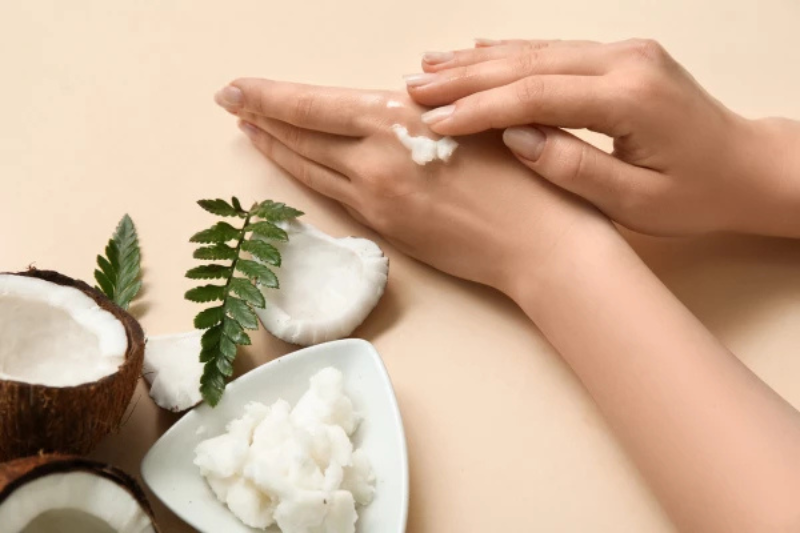 Dầu dừa còn có tính kháng khuẩn nhẹ nên giúp da sạch hơn