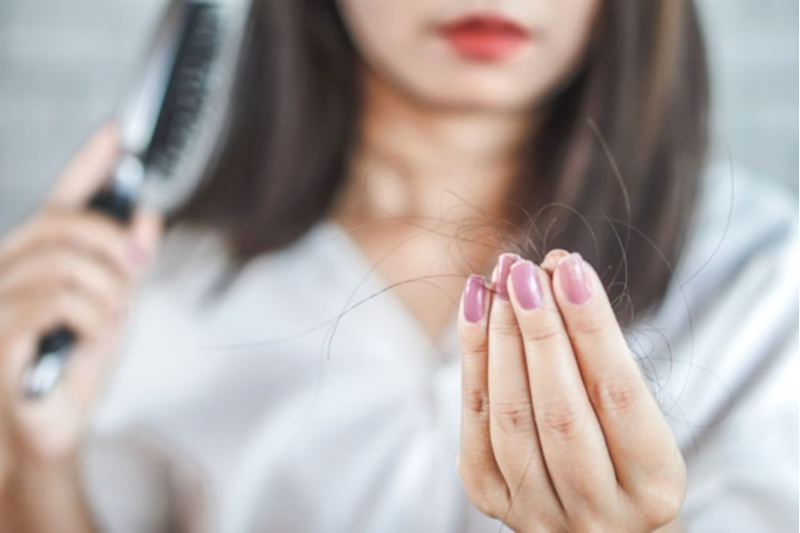 Theo thời gian lượng tóc rụng không tăng, không kéo dài quá lâu thì đó là rụng tóc sinh lý