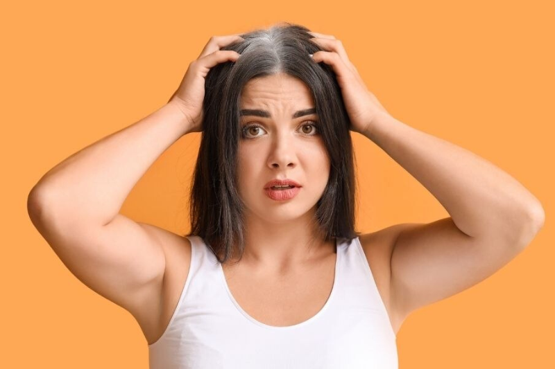 Bệnh lý và nội tiết trong cơ thể cũng là nguyên nhân khiến tóc bị bạc sớm