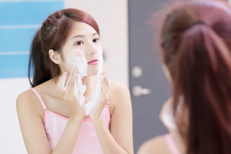 Duy trì thói quen làm sạch dịu nhẹ 2 lần/ngày