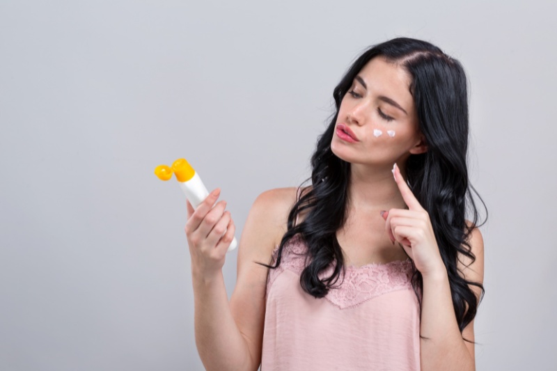Duy trì thói quen chống nắng để hạn chế sạm nám sau sinh