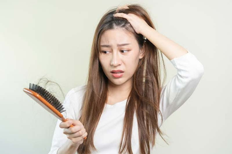 Cách chăm sóc tóc sau khi nhuộm để giảm khô xơ và gãy rụng 3 Sau khi nhuộm tóc dễ gãy rụng hơn nên cần chăm sóc để tóc phục hồi chắc khỏe