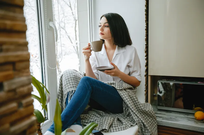 Làm việc trong nhà gần cửa kính vẫn bị ảnh hưởng của tia UVA