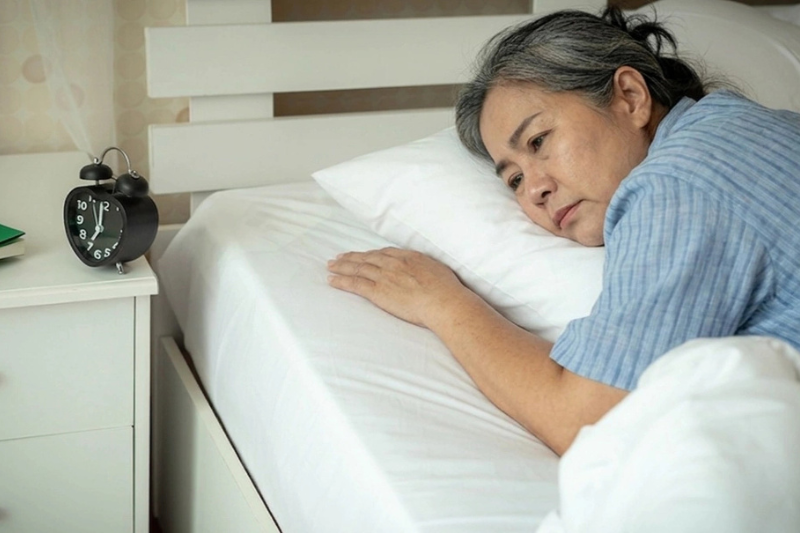 Mối liên hệ sâu giữa giấc ngủ và quá trình lão hóa 2 Khi tuổi tác tăng lên, giấc ngủ sâu sẽ giảm dần làm đẩy nhanh tốc độ lão hóa