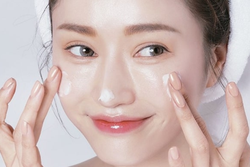 Hyaluronic Acid giúp da căng mọng, mịn màng hơn