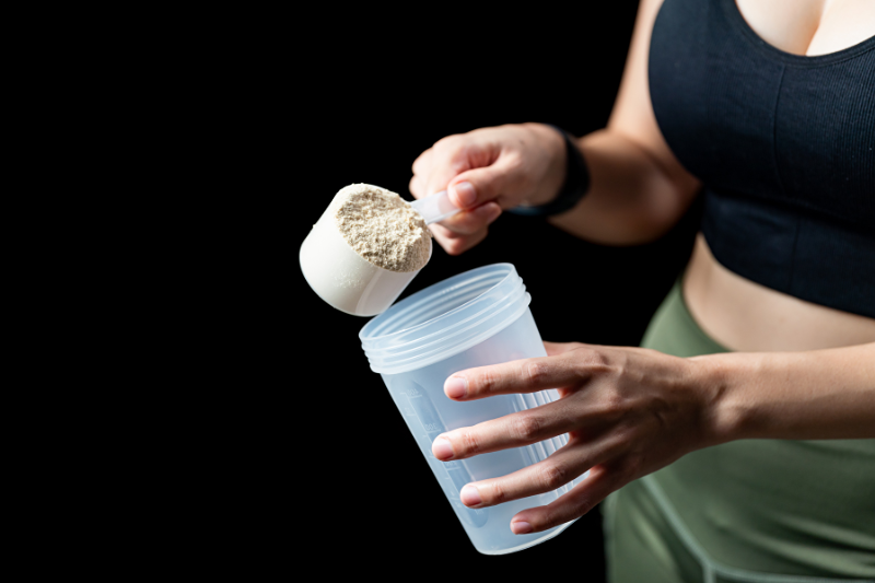 Có nên uống bổ sung creatine trước buổi tập không?