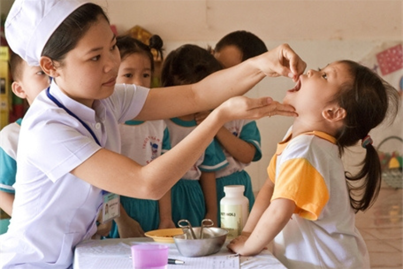 Khi nào trẻ cần uống bổ sung vitamin A?