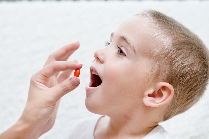 Lượng vitamin A cần thiết mỗi ngày cho trẻ sơ sinh và trẻ nhỏ phụ thuộc vào độ tuổi