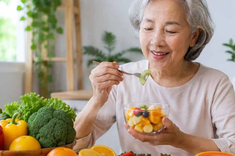 Người lớn tuổi có cần bổ sung vitamin C không?