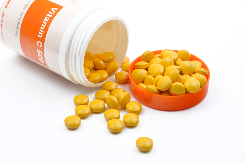 Nên uống vitamin C đều đặn trước khi cảm lạnh